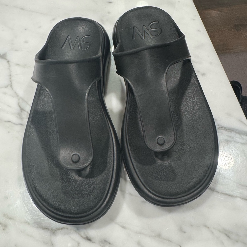 Stuart Weitzman Black Stuflex T Strap Sandal/ Flip-Flops